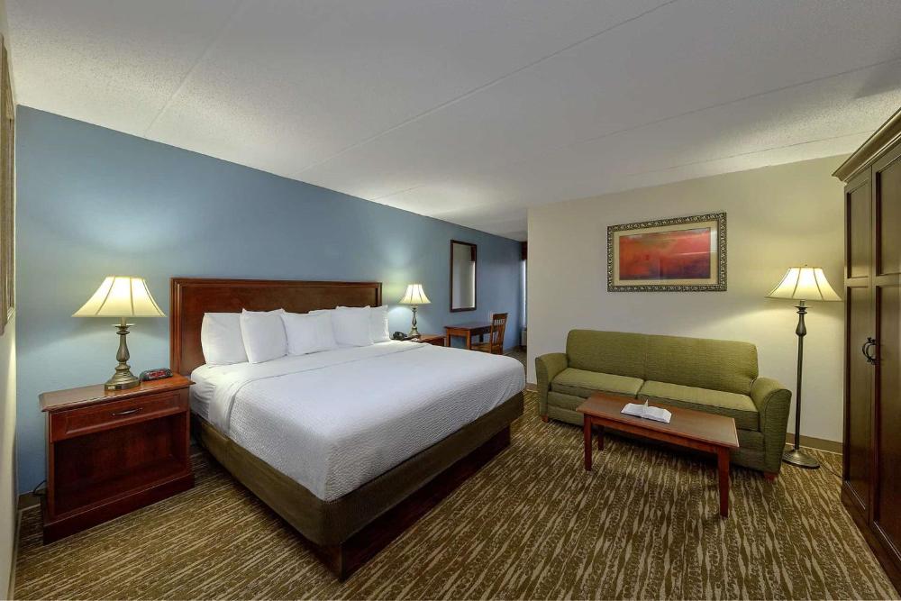 Standard King Room interior