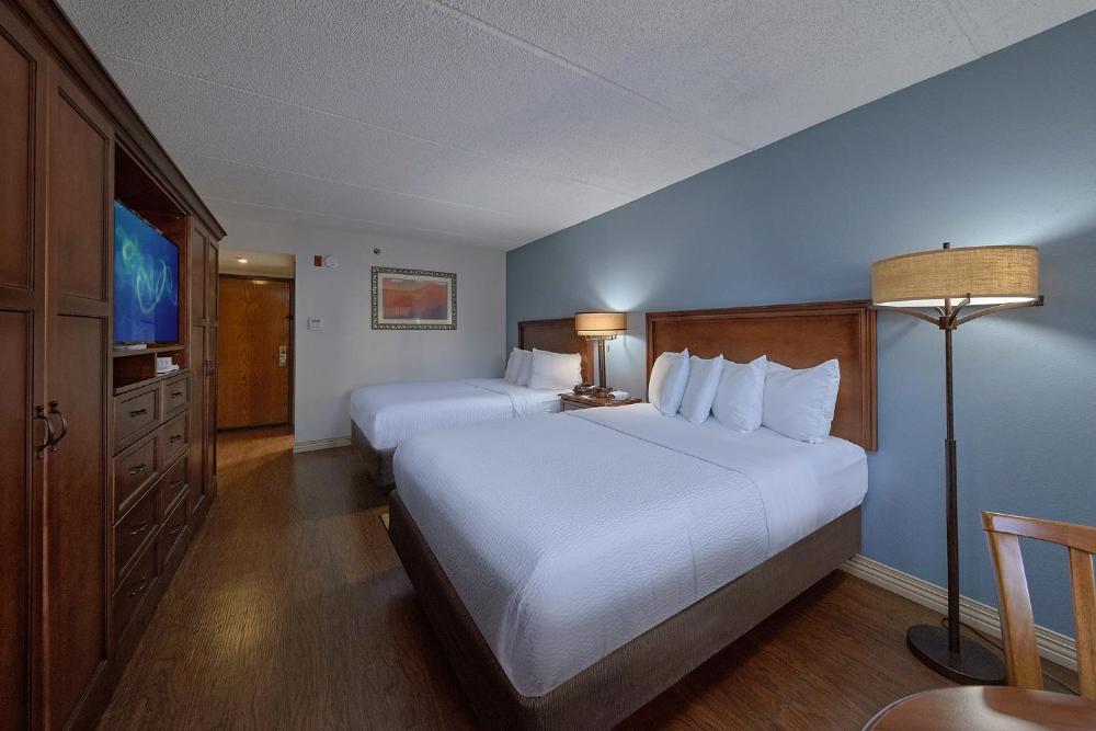 Double Queen Room interior